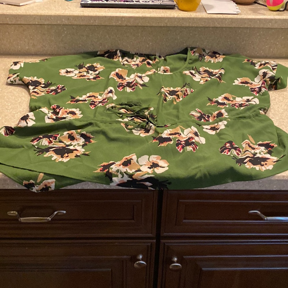 Super cute 1. STATE size L shirt.  Only worn a few times.